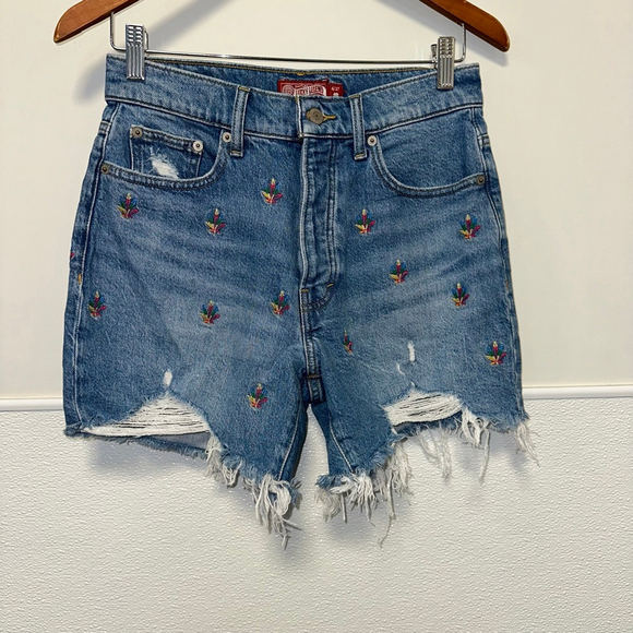 Lucky Brand Legend Women’s Shorts Denim 4/27 Blue Distressed Floral Embroidered - Picture 15 of 16